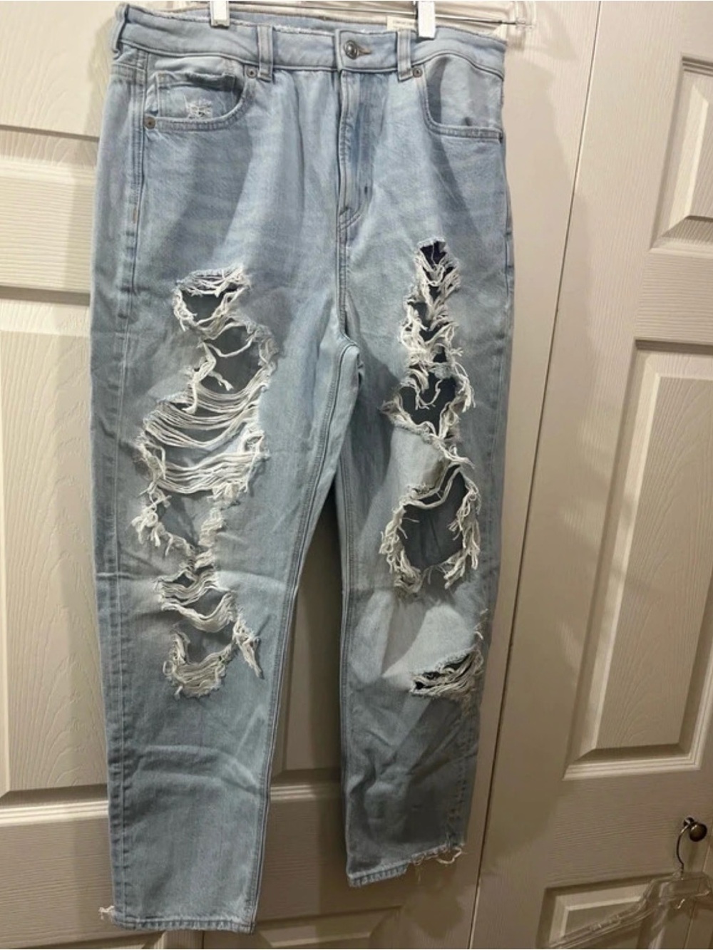 American Eagle Light Blue Distressed Women's Jeans - Casual Ripped Denim